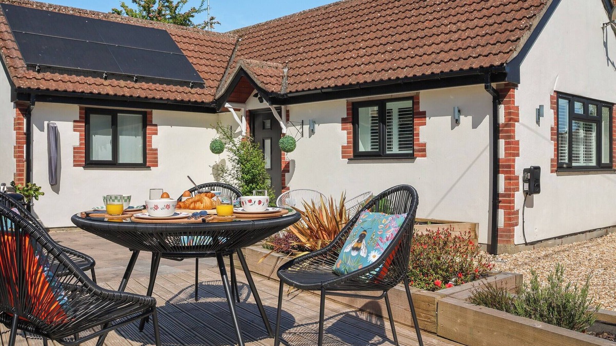 Wadeford Apartment | 2 bedroom accommodation in Somerset, near Chard