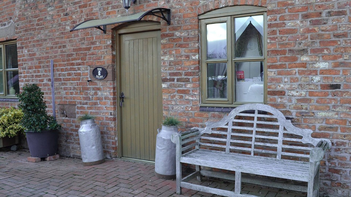 Chester Cottage | 2 bedroom accommodation in Coddington, near Chester