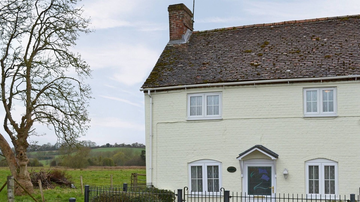 Woodfalls Cottage | 2 bedroom accommodation in Downton