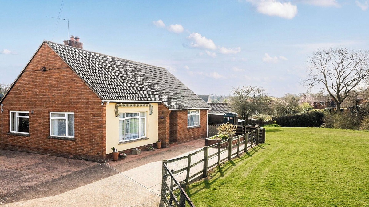 Woodbury Apartment | 2 bedroom accommodation in Woodbury Salterton, near Exmouth