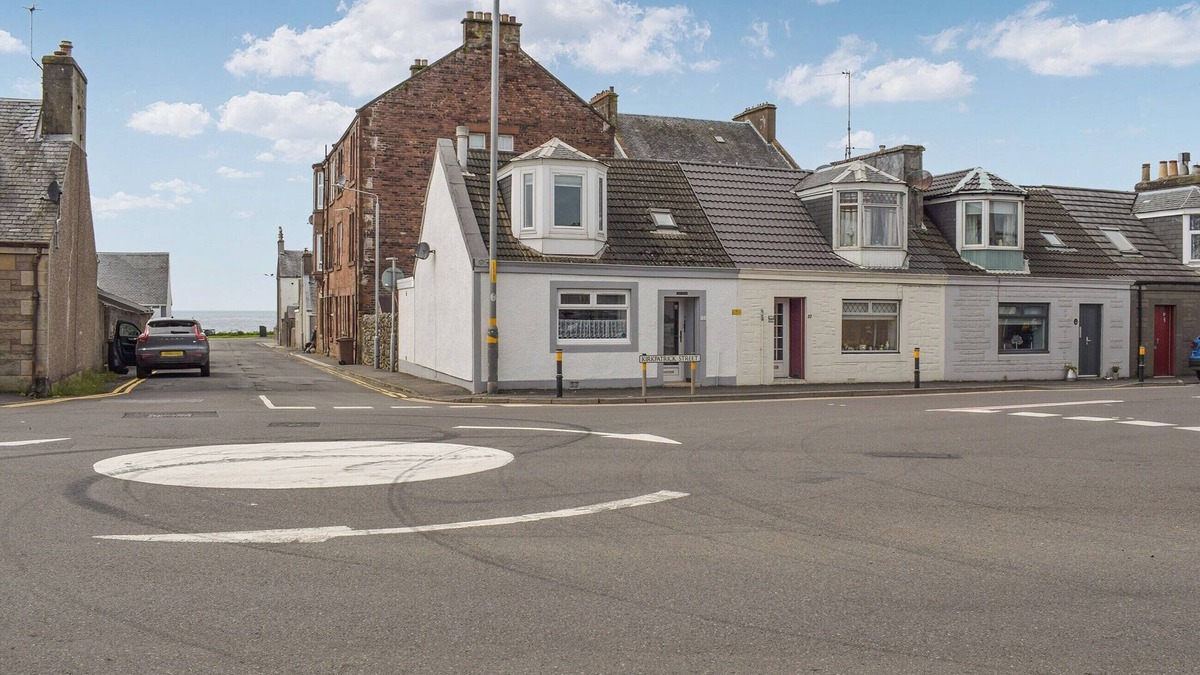 Girvan Cottage | 2 bedroom accommodation in Girvan