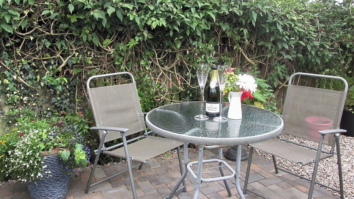 Gordon Cottage | 2 bedroom accommodation in Gordon, near Kelso