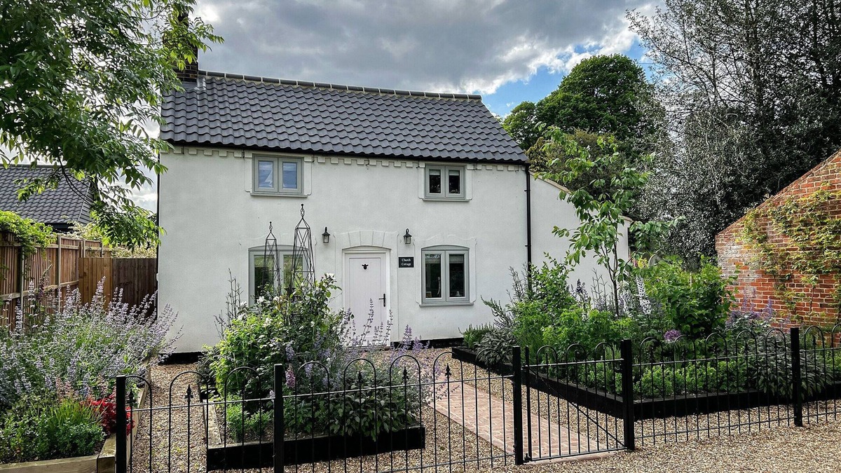 Hopton Cottage | 2 bedroom accommodation in Norton Subcourse, near Norwich