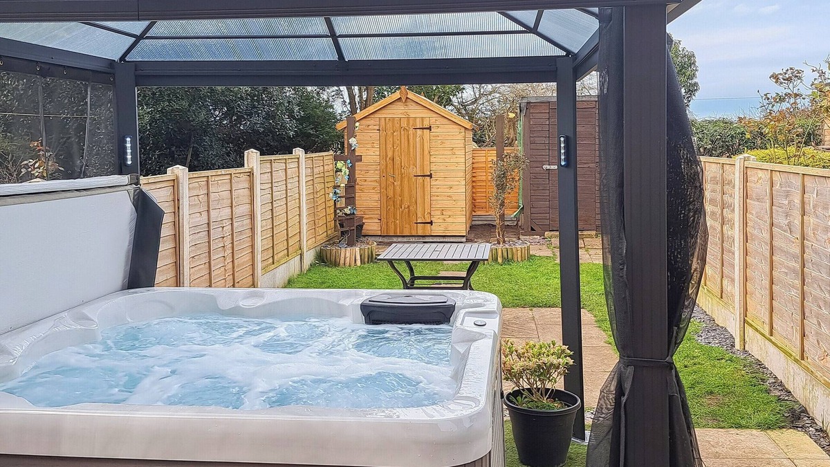Leven Cottage | 2 bedroom accommodation in Leven