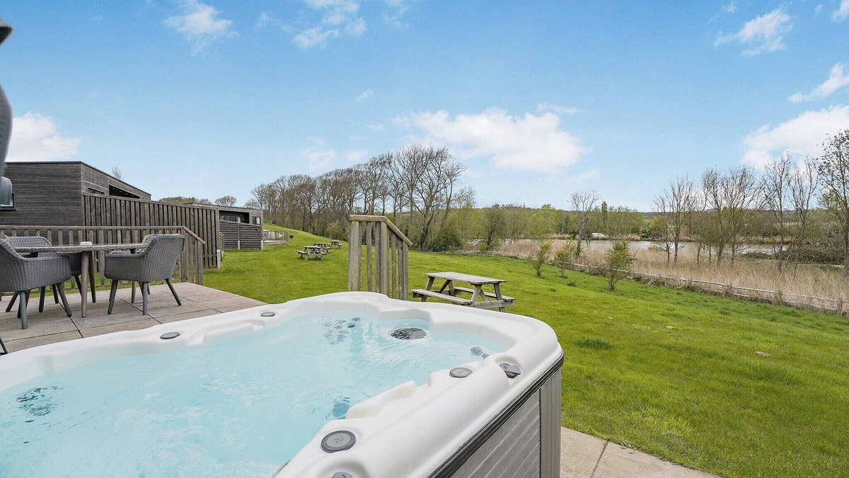 Lewes Ski Chalet | 2 bedroom accommodation in Lewes