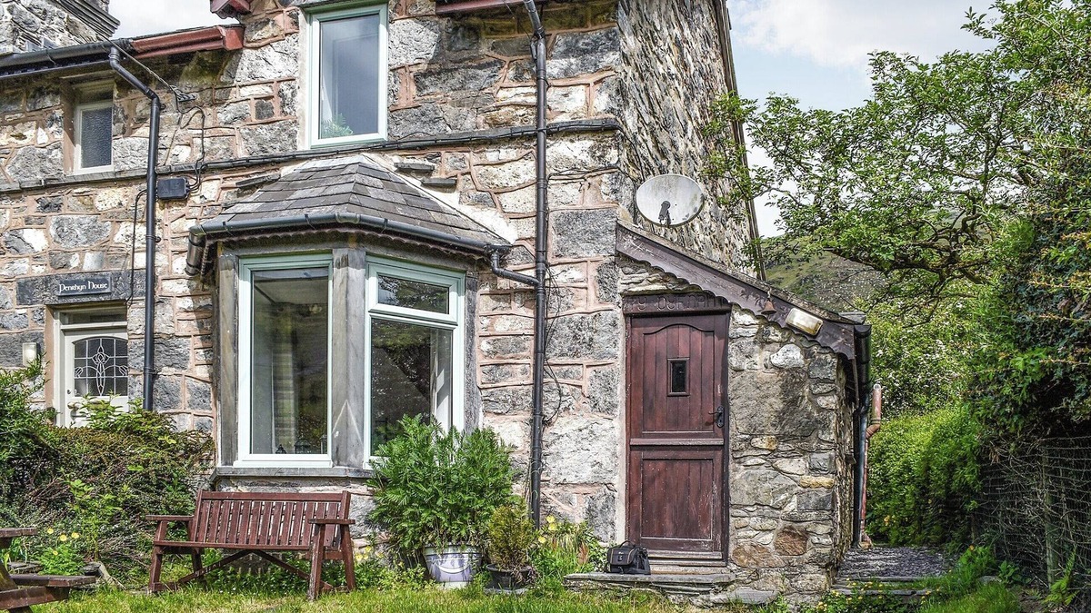 Manod Cottage | 2 bedroom accommodation in Cwm Penmachno, near Betws-y-Coed