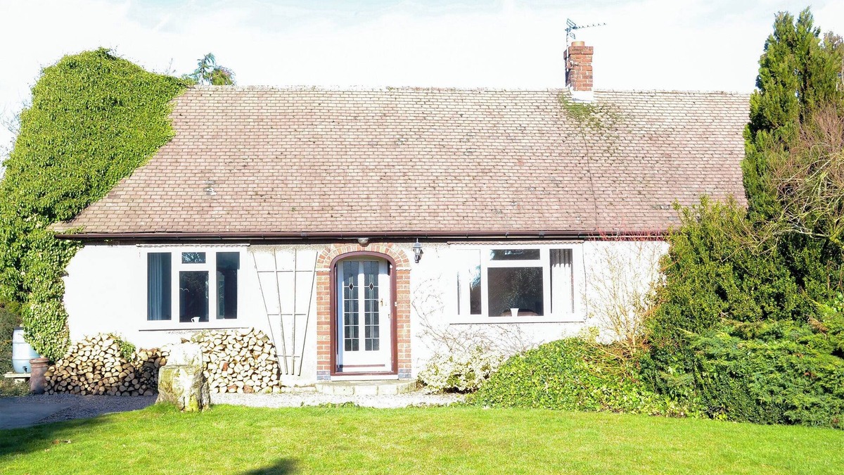Ripley Cottage | 2 bedroom accommodation in Pentrich, near Ripley