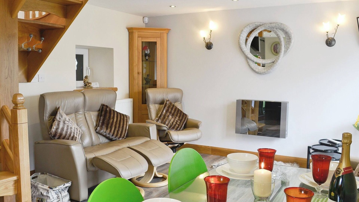 Pontardulais Cottage | 2 bedroom accommodation in Pontarddulais, near Llanelli