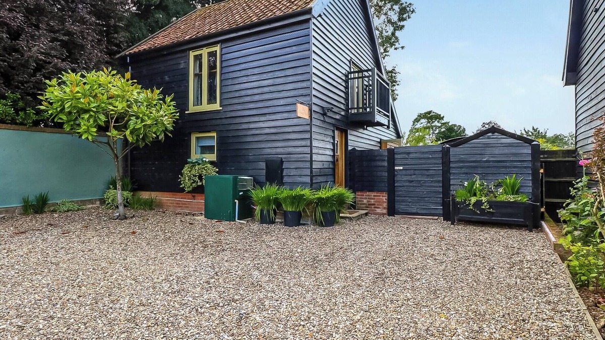 Diss Cottage | 2 bedroom accommodation in Burgate, near Diss