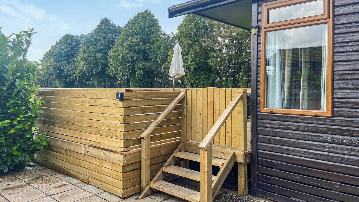 Diss Ski Chalet | 2 bedroom accommodation in Horham, Eye