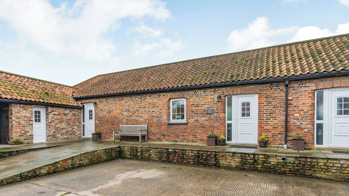 Saltmarshe Cottage | 2 bedroom accommodation in Saltmarshe, near Howden