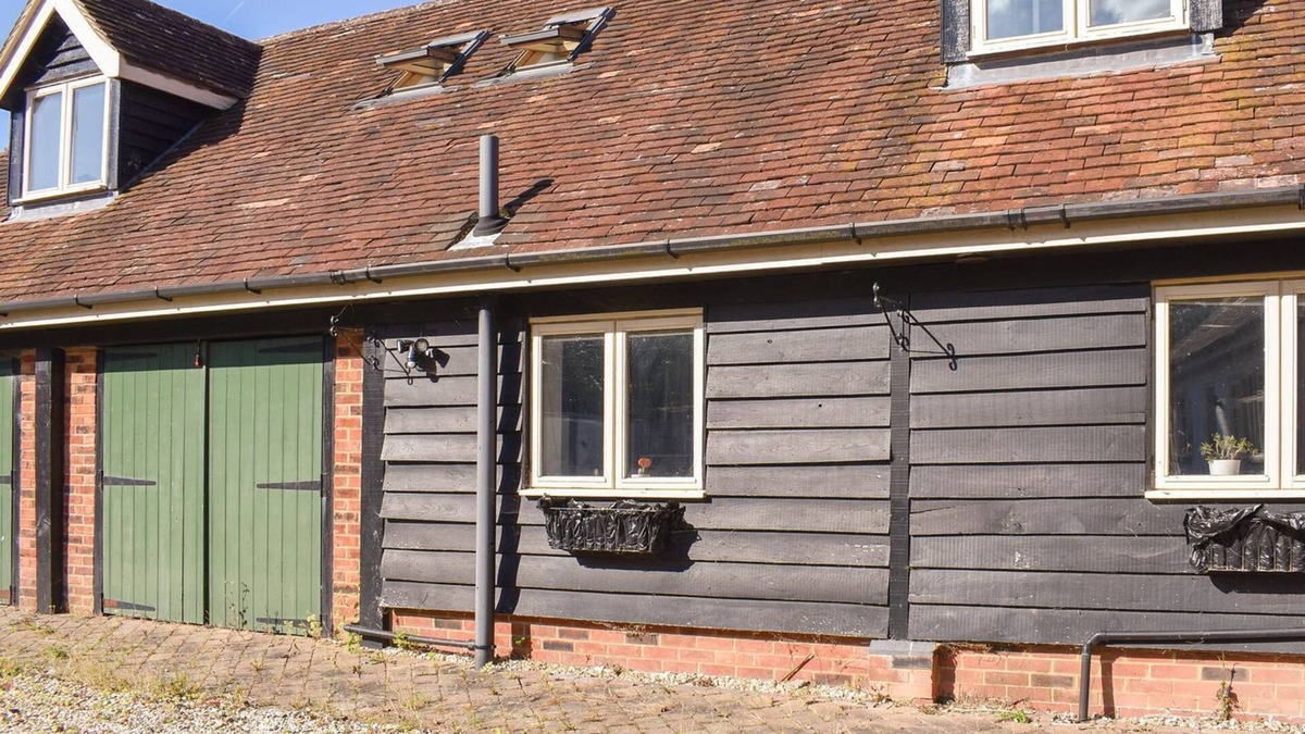 Hook House | 2 bedroom accommodation in Hook, near Alton