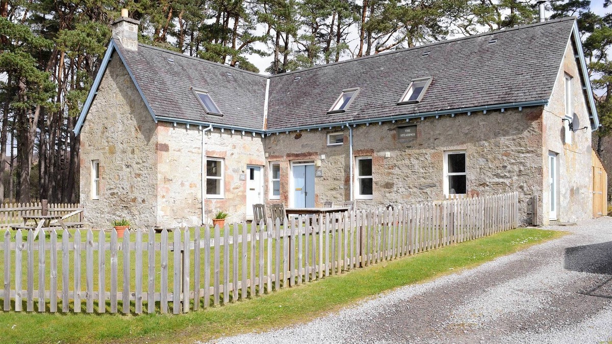 Lairg Cottage | 2 bedroom accommodation in Rosehall, near Lairg