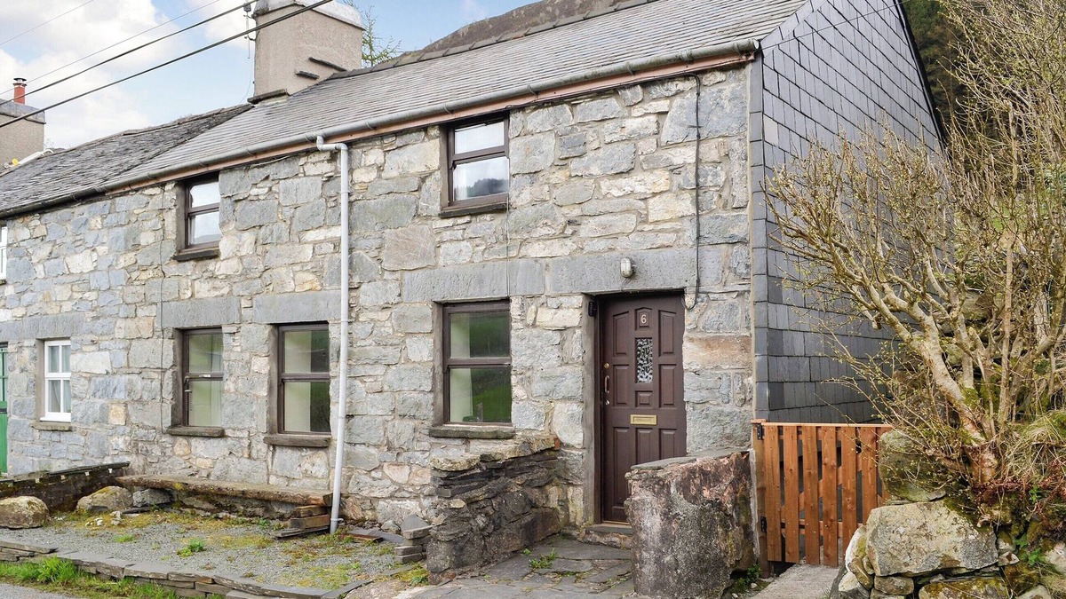 Manod Cottage | 2 bedroom accommodation in Cwm Penmachno, near Betws-y-Coed