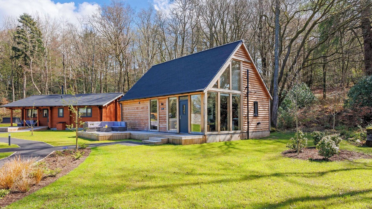 Annbank Ski Chalet | 2 bedroom accommodation in Annbank, Ayr