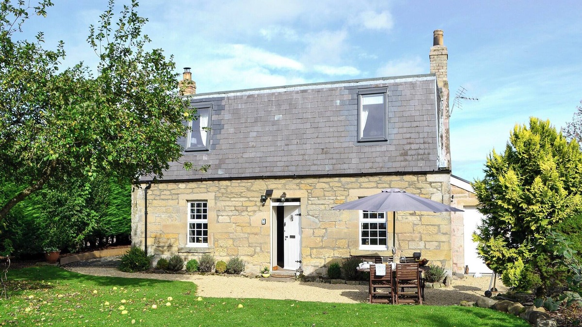 Duns Cottage | 2 bedroom accommodation in Edrom, near Duns