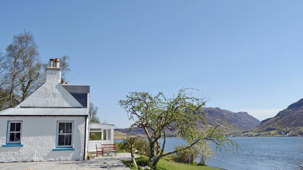 Ardelve Cottage | 2 bedroom accommodation in Dornie, near Kyle