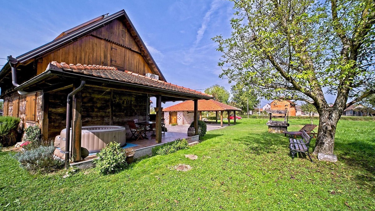 Karlovac House | 2 bedroom amazing home in Zamrsje