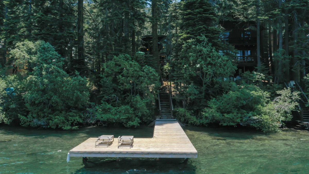Truckee Cabin | 2 bedroom and Loft, 2 bath, sleeps 6. Donner Lakefront w/private dock DLR#013