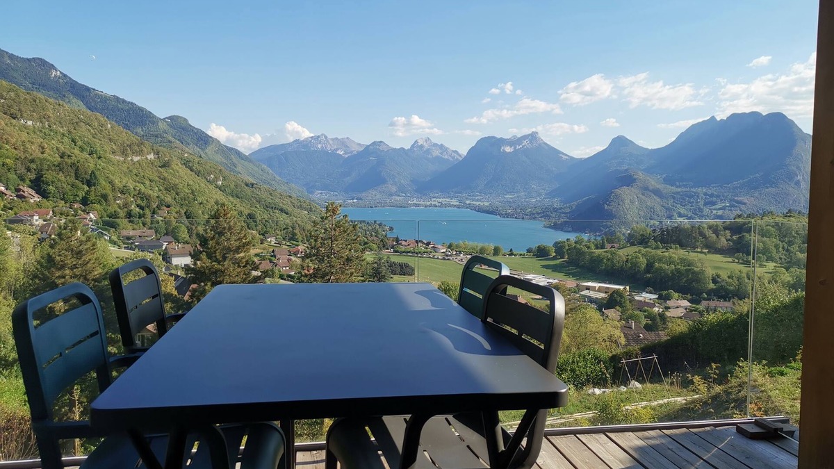 Talloires-Montmin Apartment | 2 bedroom apartment - With a view!