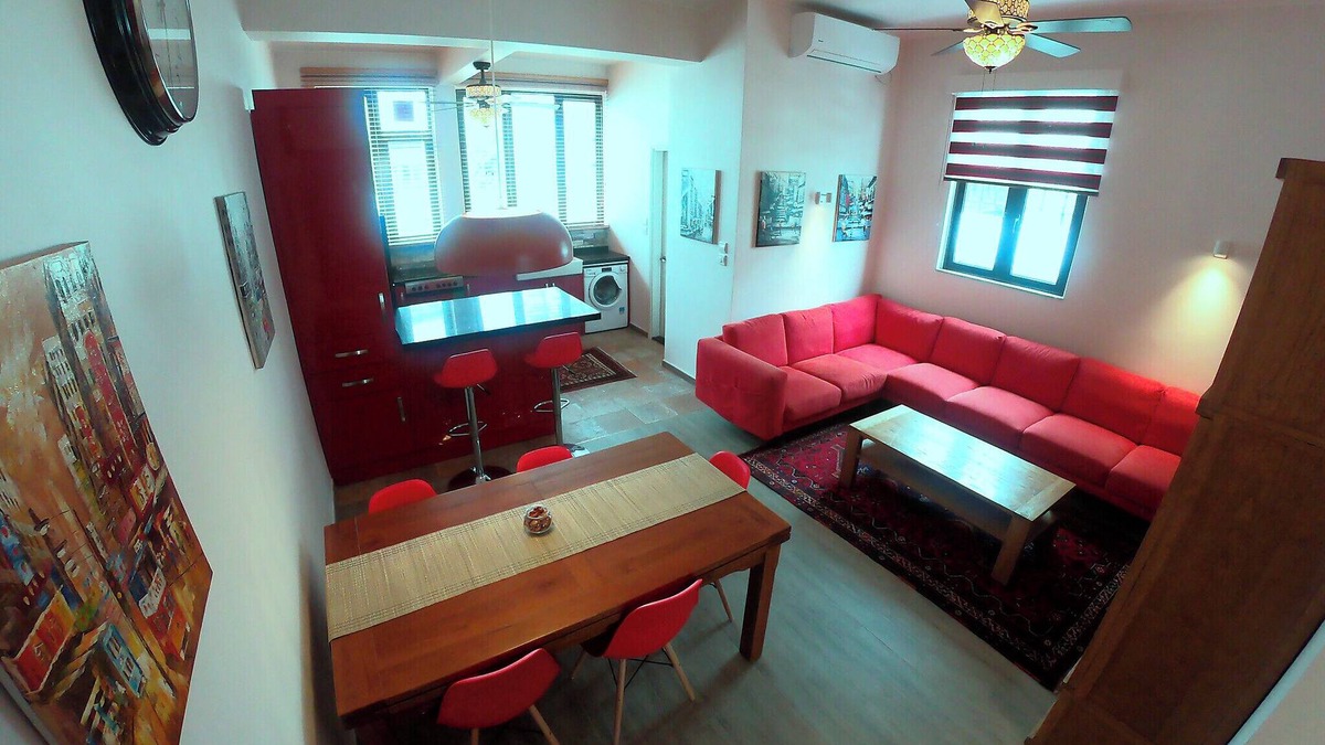 Sai Kung Apartment | 2 Bedroom Apartment beautifully decorated in the centre of Sai Kung Town.