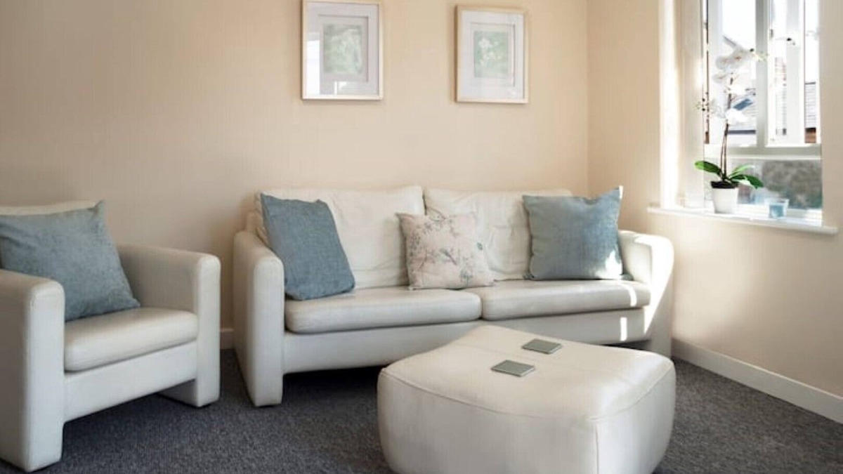 Raunds Apartment | 2 bedroom apartment near Rushden lakes, free parking and internet