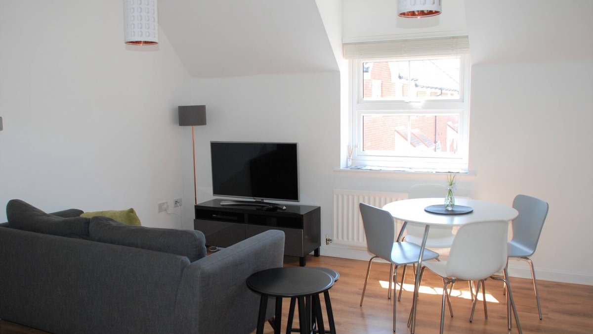 Hedge End Apartment | 2 Bedroom Apartment - Coach House