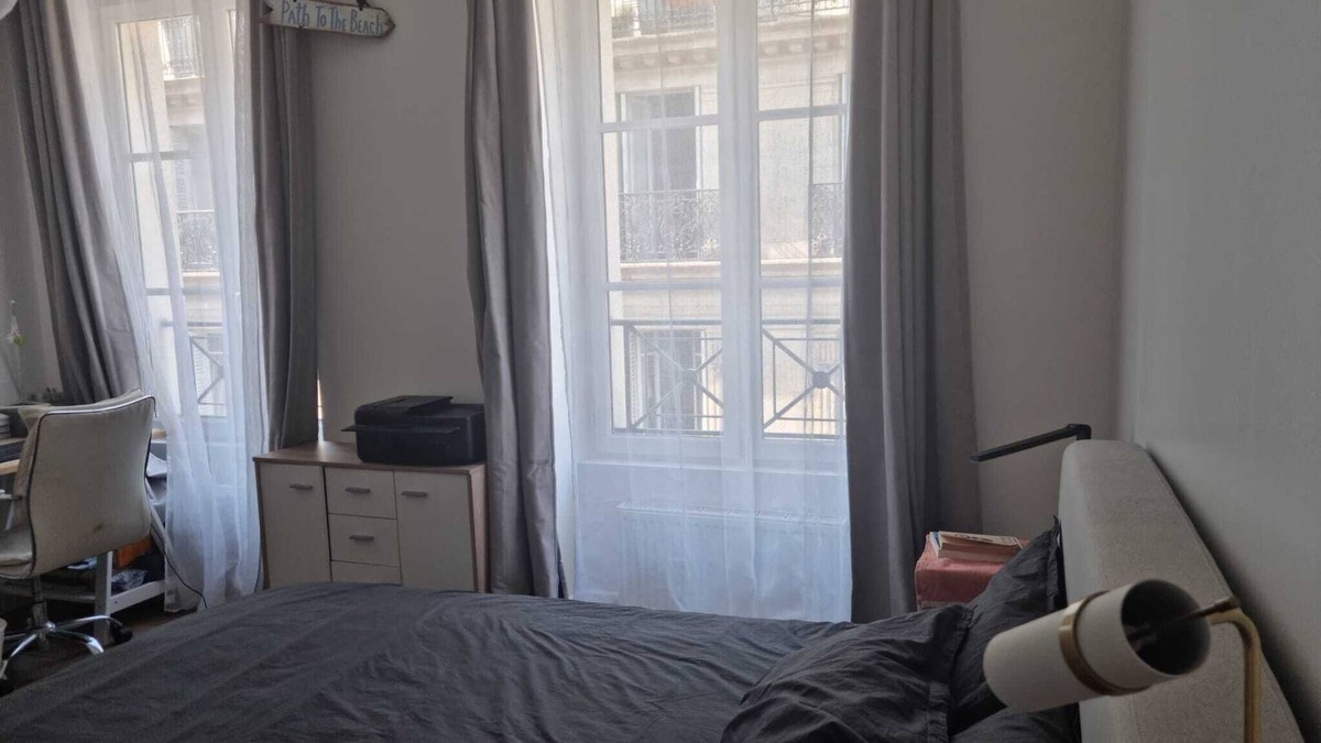 1st Arrondissement Boat Rental | 2 bedroom apartment 1 sofa 75m2 sleeps 6