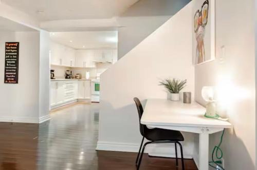 Rathwood Apartment | 2 bedroom apartment-2 free parking -14 min to Pearson airport