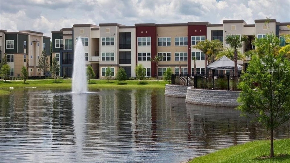 Lake Hart Apartment | 2 Bedroom Apartment 419553 by Houzlet