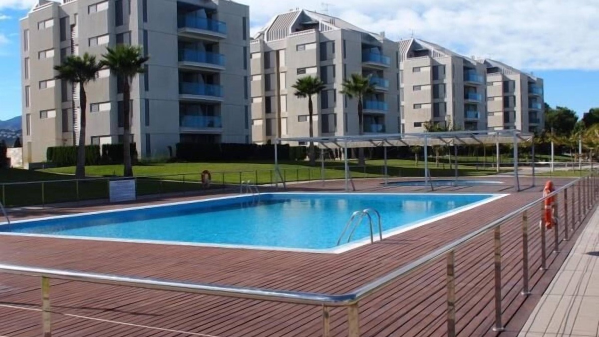 Les Deveses Apartment | 2 bedroom apartment for 5 people with pool and paddle.