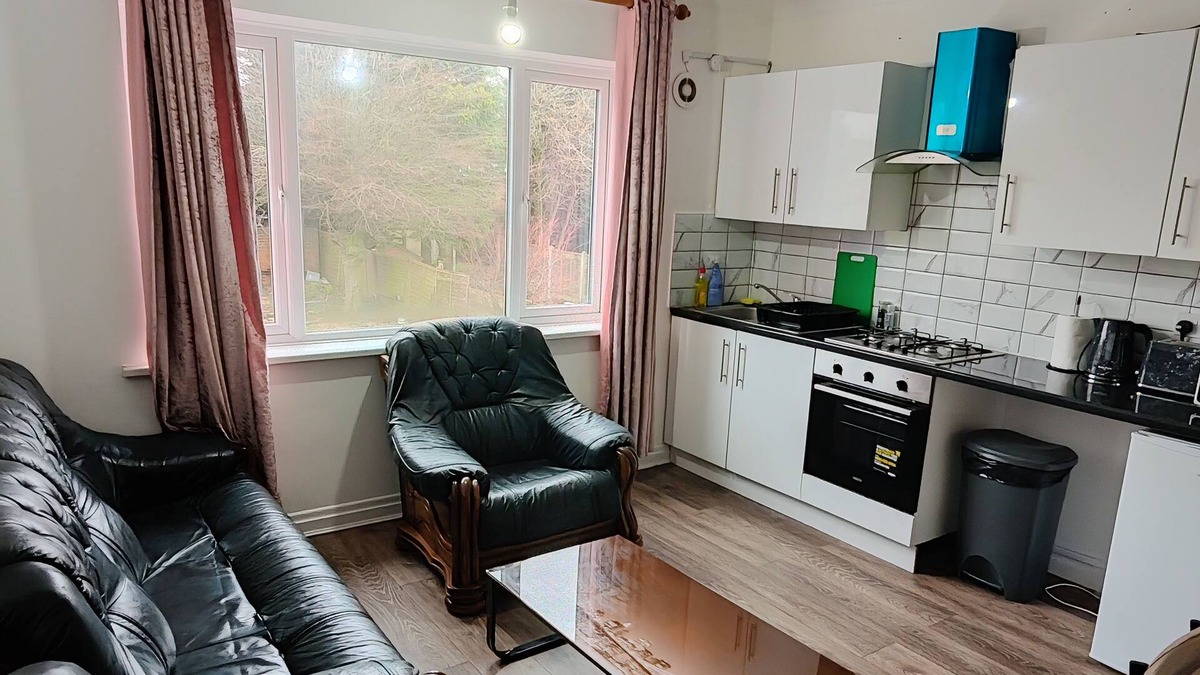 Cradley Apartment | 2 Bedroom Apartment