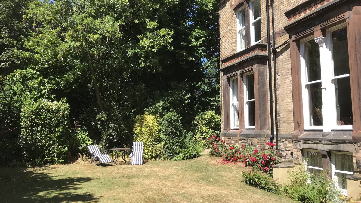 Sefton Park Apartment | 2 bedroom apartment with garden close to Lark Lane and city centre