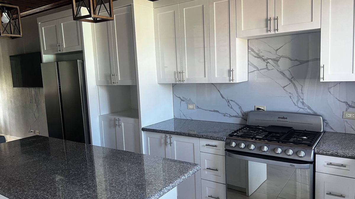 Gambier Apartment | 2-bedroom apartment in brilliant Nassau with WiFi, AC