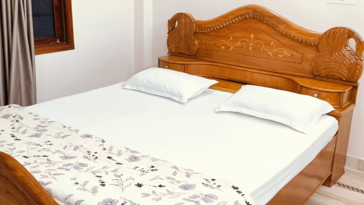 Ranchi Apartment | 2-bedroom apartment in charming Ranchi with AC, WiFi for family and solo visitor