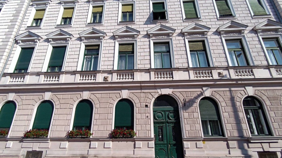 Gyor Apartment | 2-bedroom apartment in charming Győr with AC, WiFi. Enjoy your stay