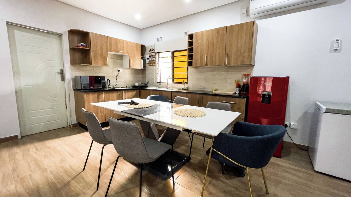 Lusaka House | 2-bedroom apartment in delightful Lusaka's with AC, power backup gardens