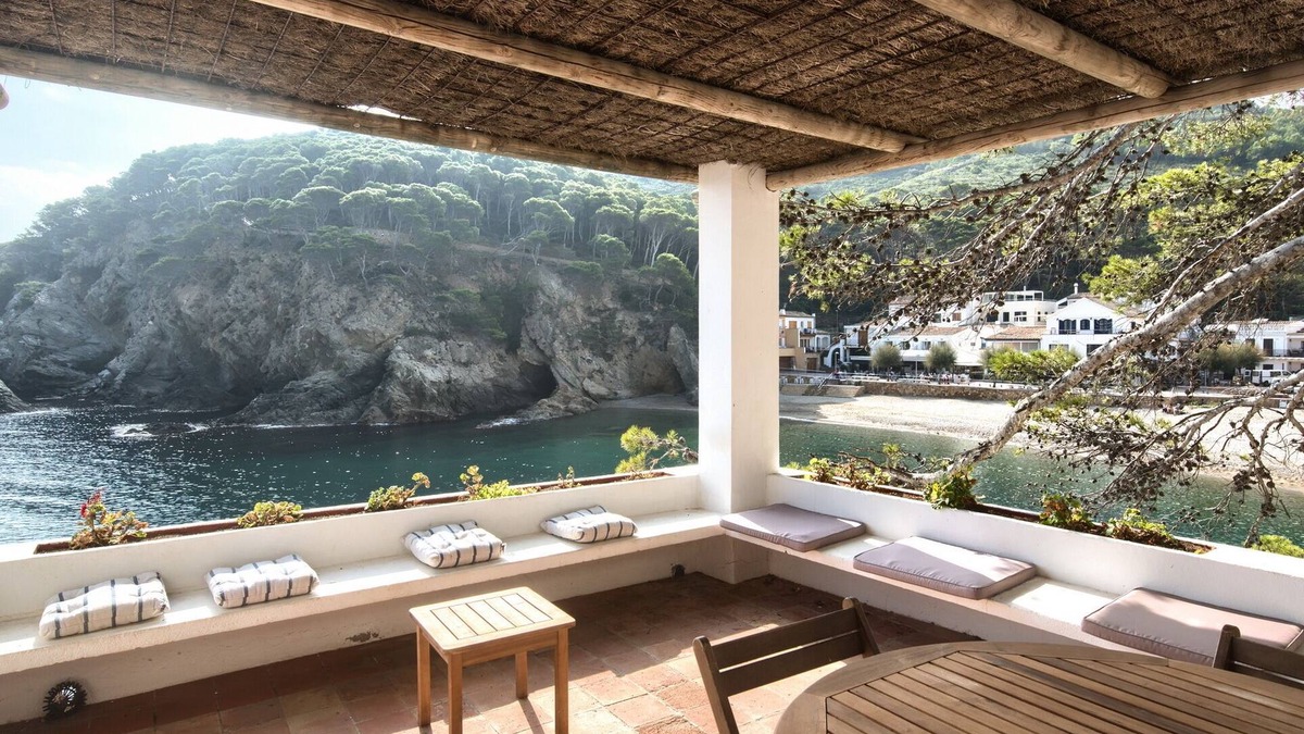 Sa Tuna Apartment | 2 bedroom apartment in first sea line in Sa Tuna, Begur (H01)