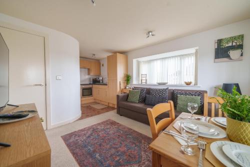 Headington Apartment | 2-bedroom apartment in Headington with free parking, walking distance to Oxford Hospitals & Brookes Uni