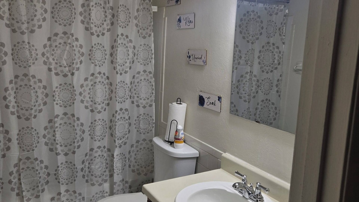 Glencoe Apartment | 2-bedroom apartment in awesome West County with AC, Fitness Room and Laundry