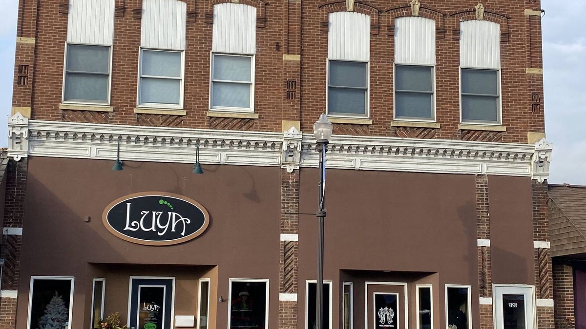 Zumbrota Apartment | 2 bedroom apartment in downtown Zumbrota. Sleeps 4-6.