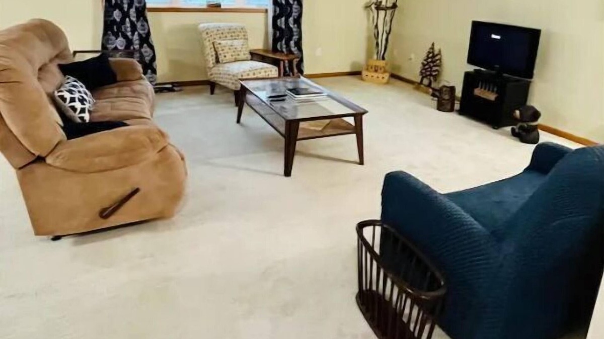 Woodward Apartment | 2 Bedroom Apartment next to High Trestle Trail