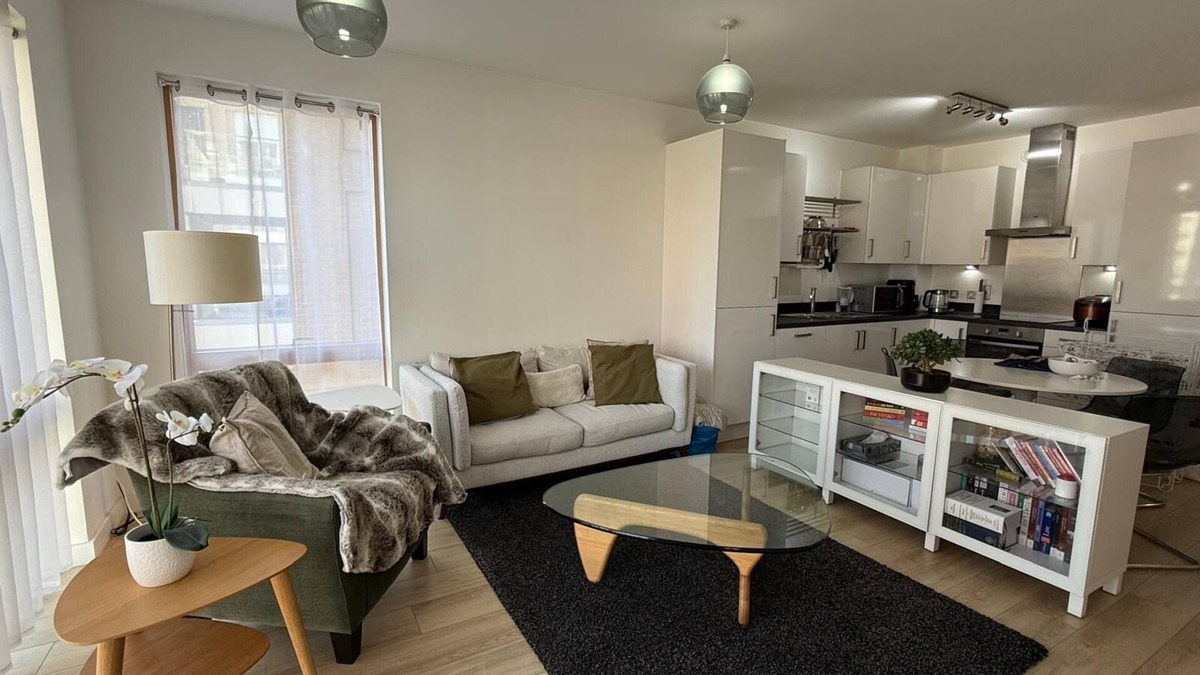 Haselbury Apartment | 2-bedroom apartment near Canning Town Station E16 1GW London