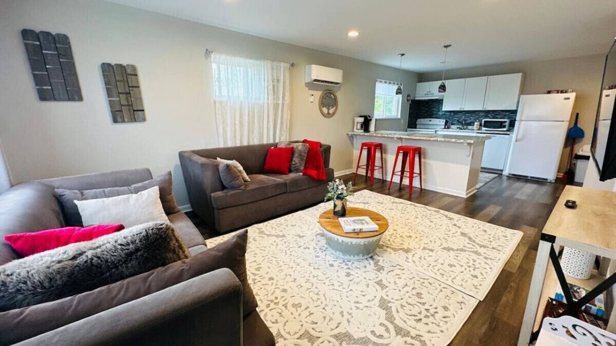 Reading Apartment | 2 Bedroom apartment - urban chic at its finest!