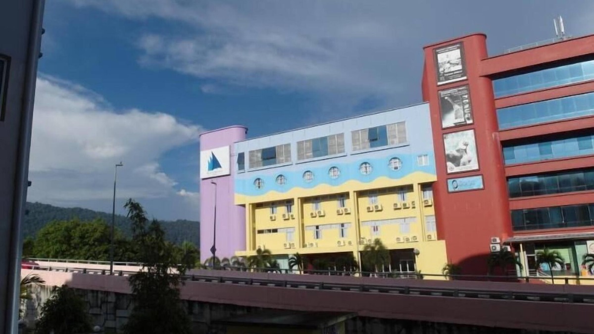 Kuala Teriang Apartment | 2 Bedroom Apartment with Pool View