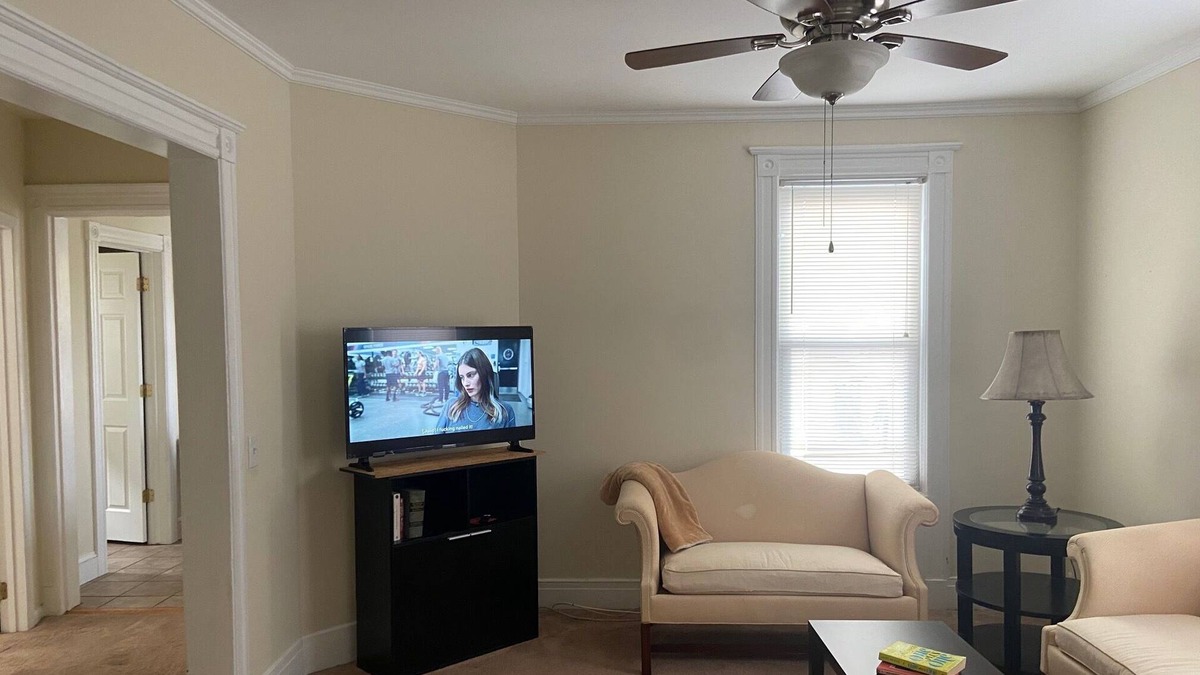 Red Bank House | 2 bedroom apt-easy walk to downtown-count basie and two river theater
