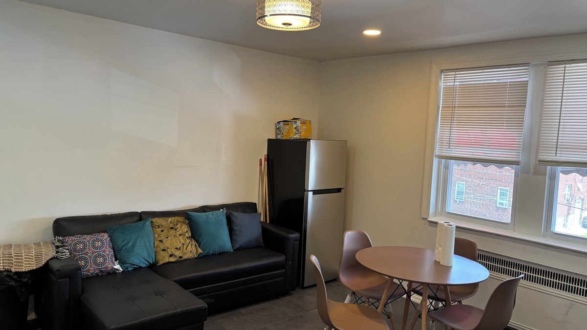 Ogontz Campus Apartment | 2-bedroom APT Einstein Hospital WiFi, AC, Pet friendly