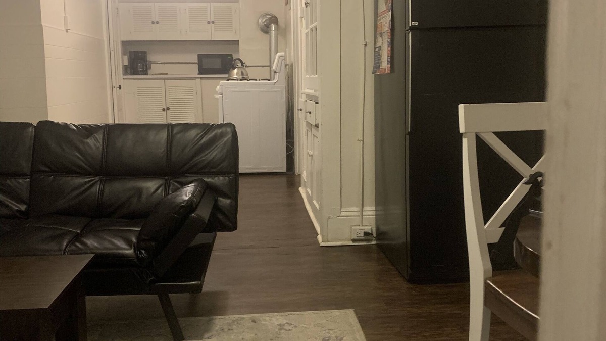 Manchester Apartment | 2 bedroom apt next to highway and close to downtown