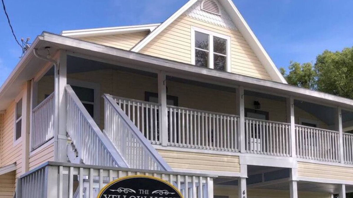 Downtown Dunedin Apartment | 2 Bedroom Apt Overlooking Dunedin Town Square
