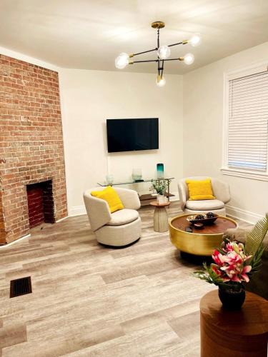 Brighton Heights House | 2 Bedroom Apt - Stylish, Modern, And Convenient!
